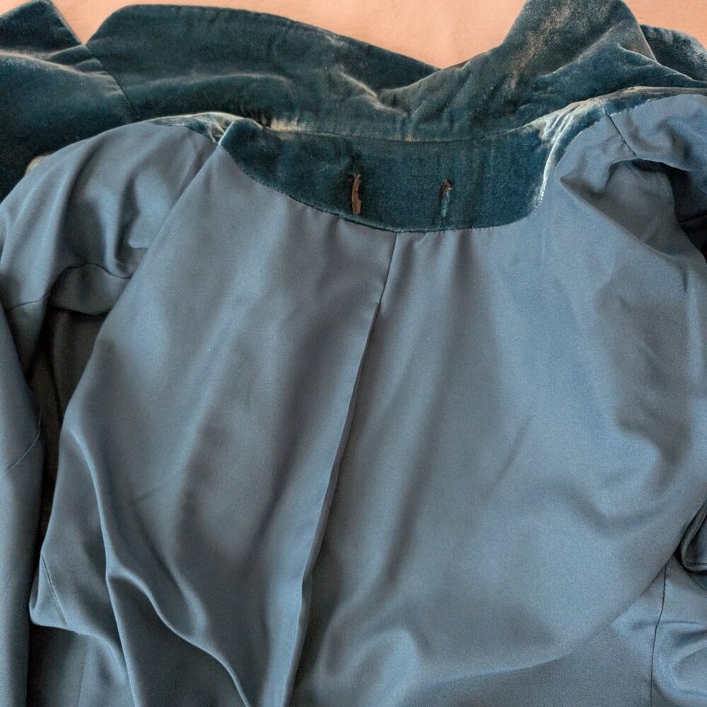 Soft teal velour velvet blazer, size Large (estimated), fair condition - Picture 4 of 9